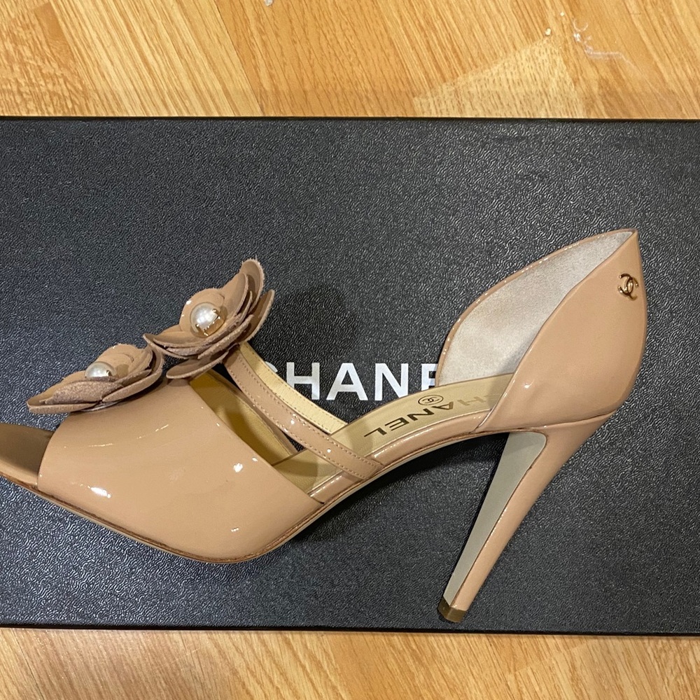 🎉BRAND NEW🎉 LIMITED EDITION CHANEL 🎉 - Picture 3 of 6
